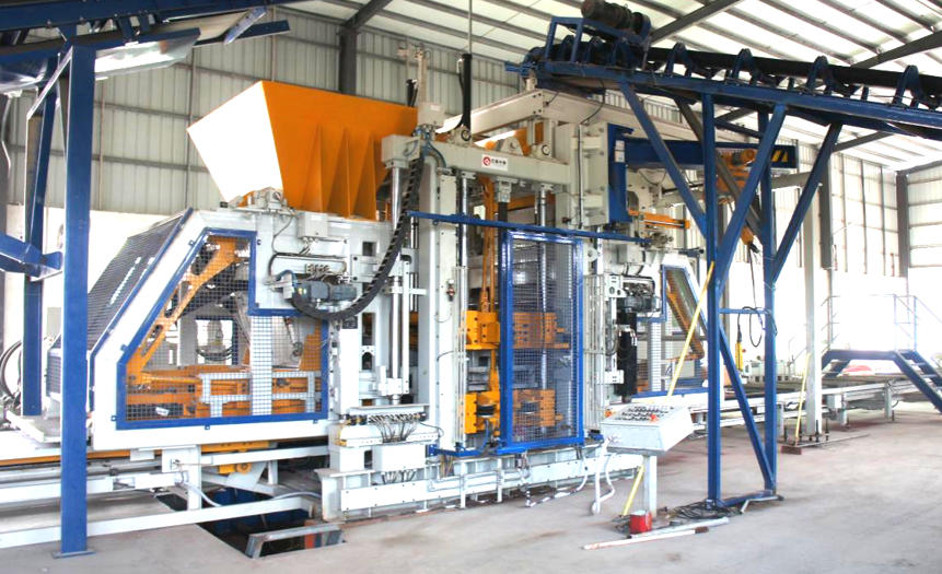 Quangong Brick စက်များသည်တောင်တရုတ်ပင်လယ်တွင်အမှတ်အသားပြုသည့်အုတ်များနှင့်စိန်ပုံသဏ် bad ာန်များကိုစက်တစ်လုံးဖြင့်ကိုင်တွယ်သည်